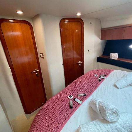 Boat Accommodation Ltd Торки Экстерьер фото