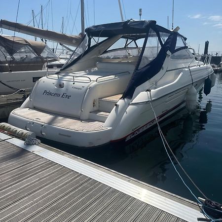 Boat Accommodation Ltd Торки Экстерьер фото