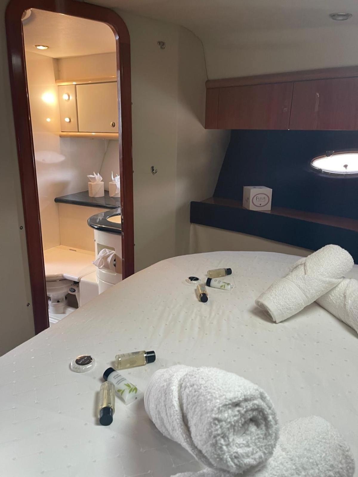 Boat Accommodation Ltd Торки Экстерьер фото