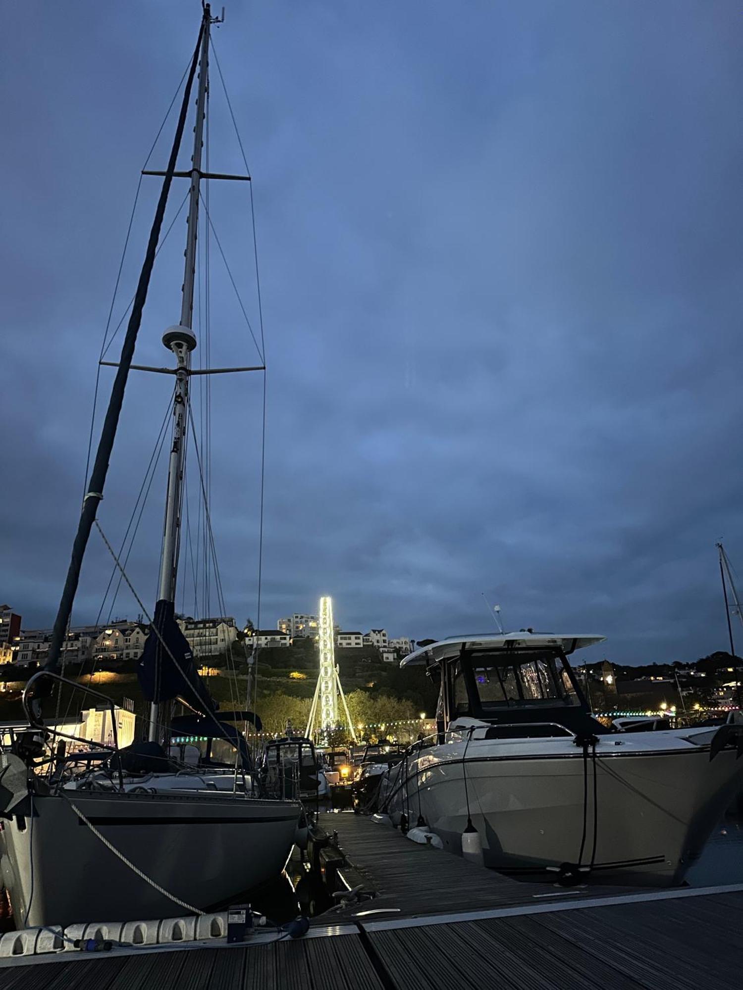 Boat Accommodation Ltd Торки Экстерьер фото